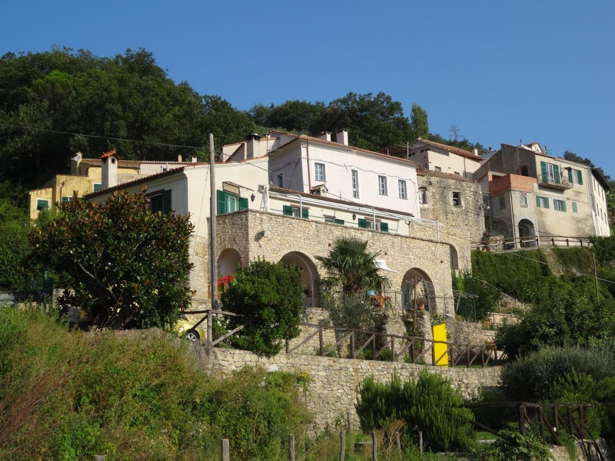 B&B Rubando Le Nuvole Orco Feglino Extérieur photo
